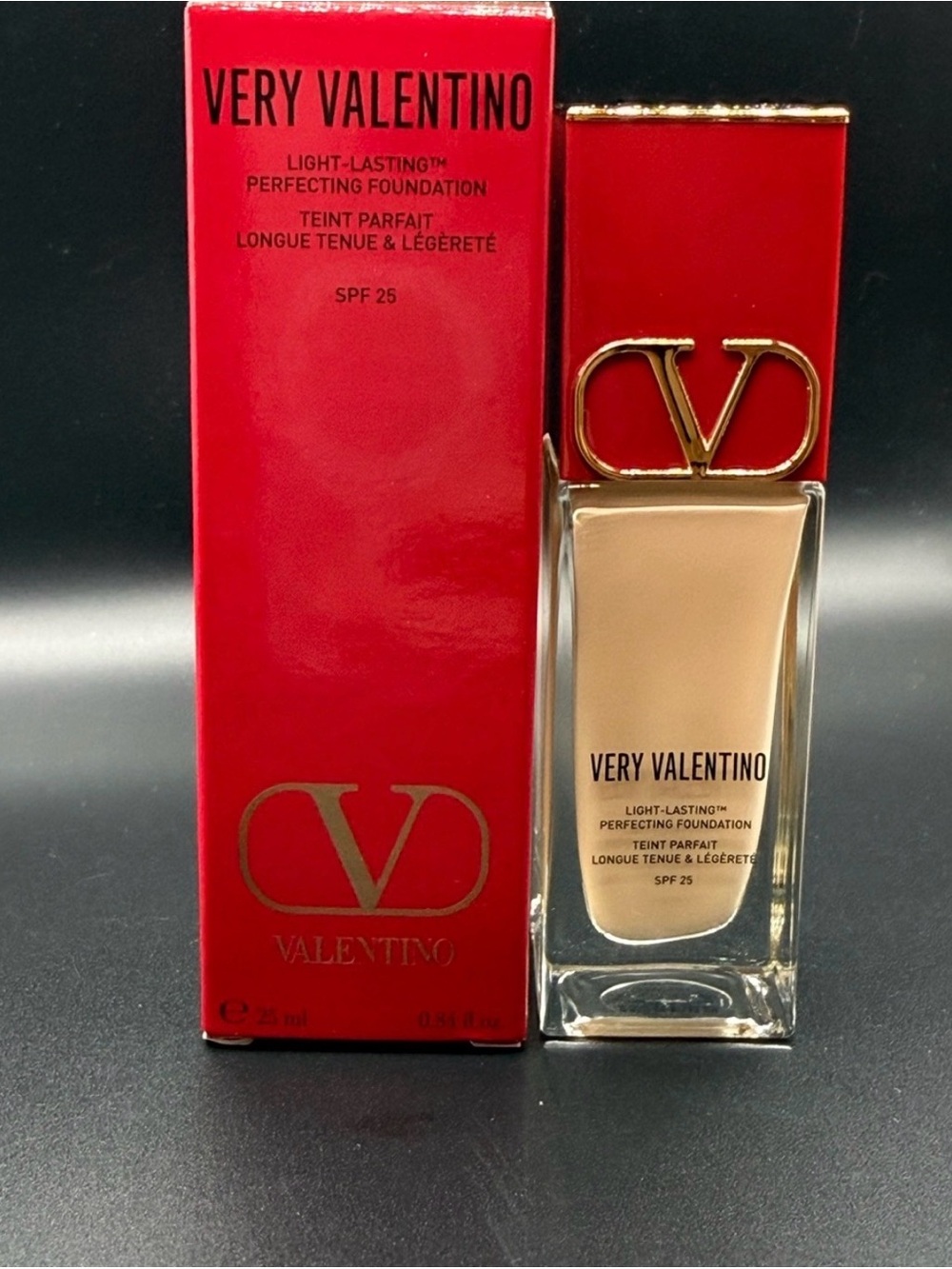Valentino Very Light Lasting Perfecting Foundation LIGR 2